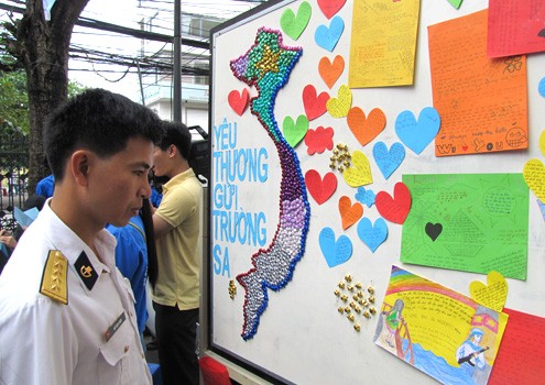 Hanoi students with their homeland’s sea and islands - ảnh 1